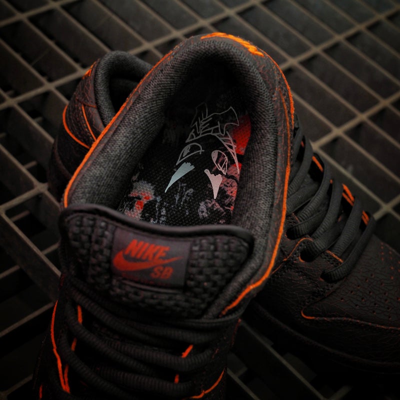 Nike SB Dunk Low 'Krampus', dark smoke grey / campfire orange / black