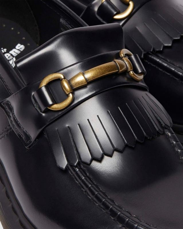 Dr Martens Adrian Snaffle, black polished smooth
