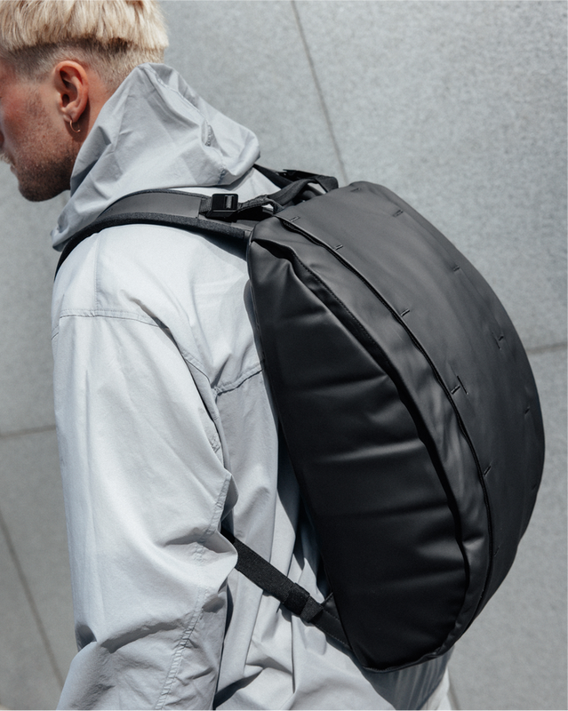 DB Hugger Base Backpack 15L, black out