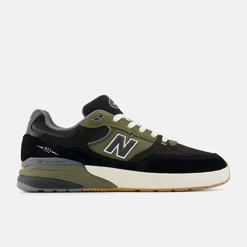 New Balance Andrew Reynolds 933, black / dark olivine